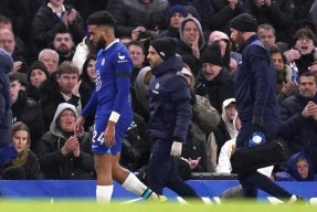 kaiyun账号登录詹姆斯在切尔西比赛中反败为胜，大比分获胜引发热议！